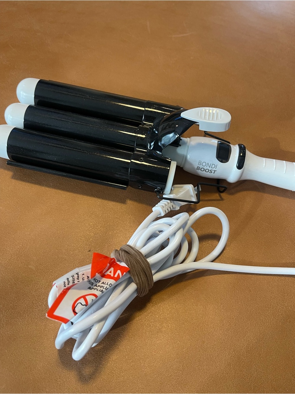 Bondi Boost Triple Barrel Waver in Black & White